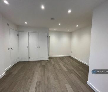 Studio to rent - Photo 6