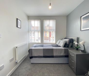 6 bedroom end of terrace house to rent - Photo 2