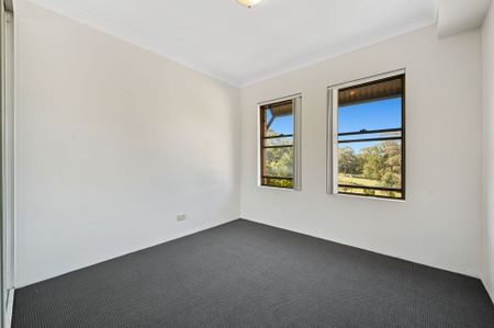 LOCATION, LOCATION, LOCATION! - Photo 4