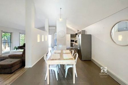 STYLISH & SECURE! - Photo 3