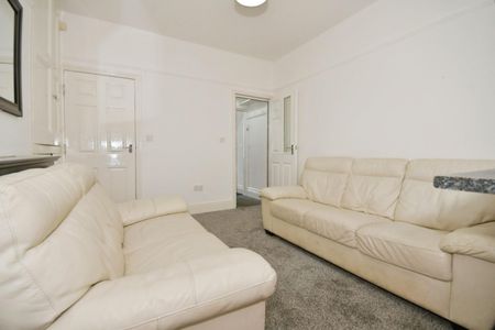 5 bedroom House To Let - Photo 3