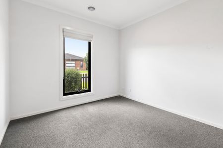 Modern 4 Bedroom Townhouse - Photo 2