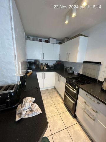 Market Street Room 4 - Photo 4