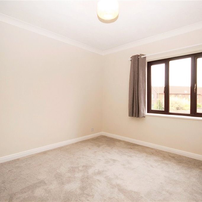 Cotts Wood Drive, Guildford - Photo 1