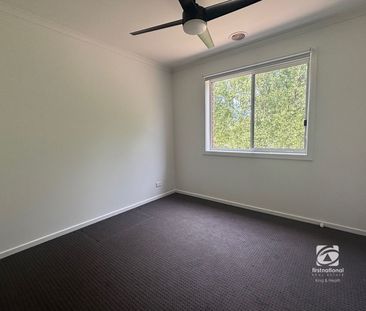 CONTEMPORARY FAMILY LIVING! - Photo 2