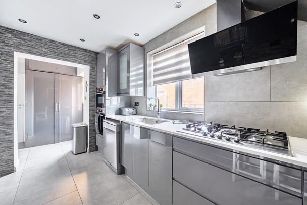 3 bedroom semi-detached house to rent - Photo 1