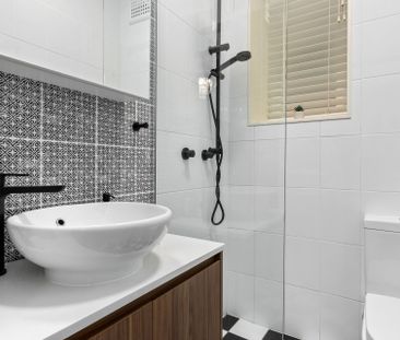 Neat and Central Studio in Palms - Photo 4
