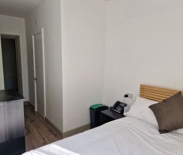 Room in a Shared House, Hamstead Road, B20 - Photo 1