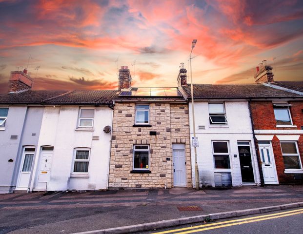 Apsley Street Room 1 - Photo 1