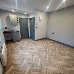 Studio Flat, The Roundway, N17 - Photo 3
