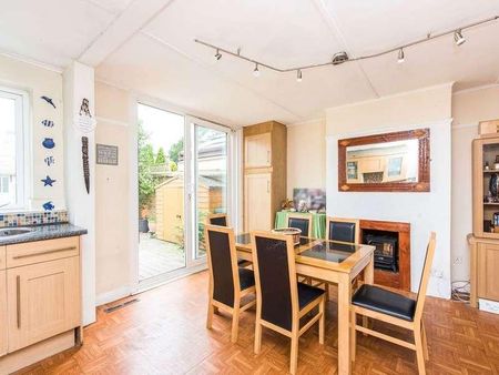 Waverley Avenue, Twickenham, TW2 - Photo 2