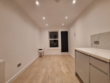 Studio Flat, Junction Road, N19 - Photo 2