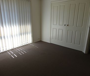 Ideally situated 3 bedroom Townhouse! Walk to Pascoe Vale Railway S... - Photo 3