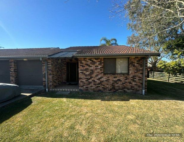 TWO BEDROOM UNIT WITH SINGLE GARAGE - Photo 1