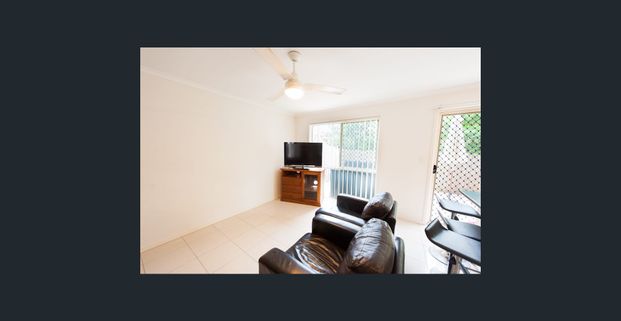 Spacious Townhouse with Air-Conditioning in the Heart of Maroochydore! - Photo 1