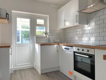 3 bedroom end of terrace house to rent - Photo 3