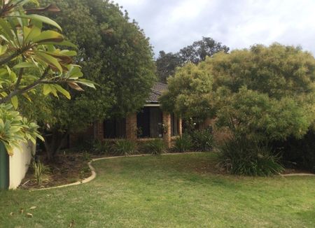 GREAT FAMILY HOME - Photo 3