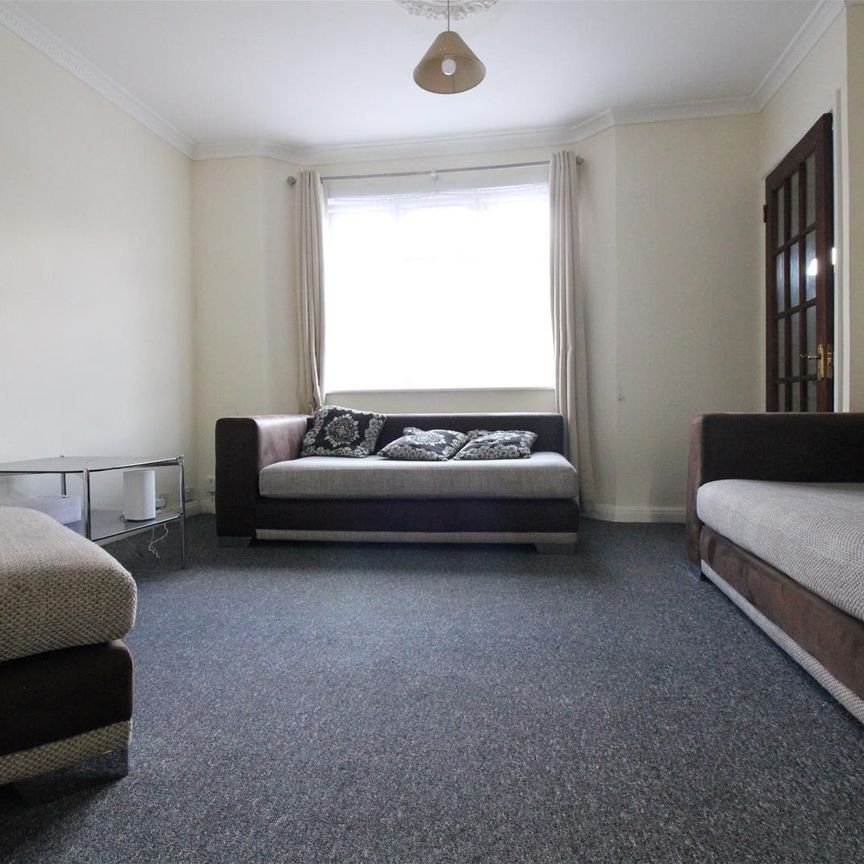 Oakdene Road, Uxbridge - Photo 1