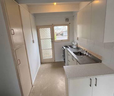 2 Bedrooms, Henderson - Photo 5