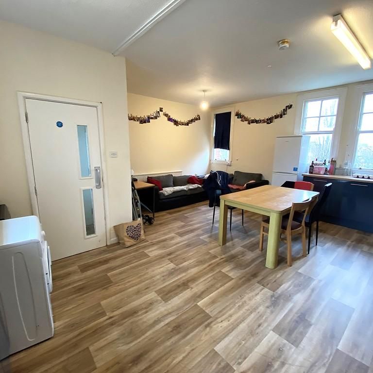 5 bedroom flat to rent - Photo 1