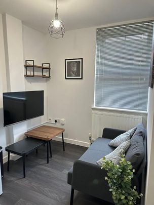 1 Bed Flat, William Street, RG1 - Photo 1