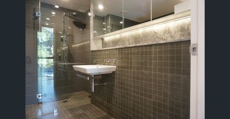 Bright Stylish Spacious 1 Bedroom + Large Loggia/Study Apartment in a Convenient Location - Photo 5