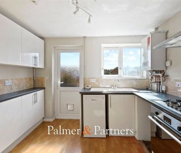 3 bedroom semi-detached house to rent - Photo 6