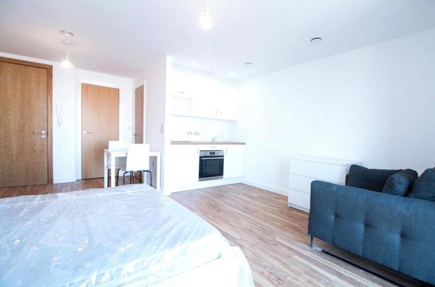 Studio to rent - Photo 1