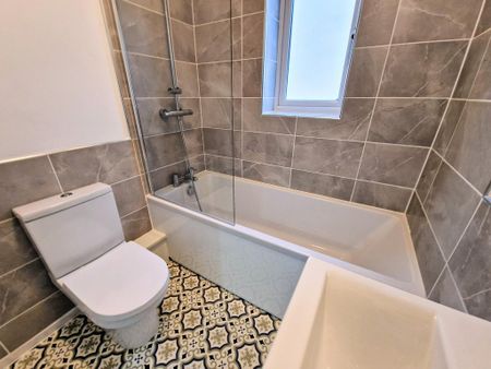 1 bedroom semi-detached house to rent - Photo 2