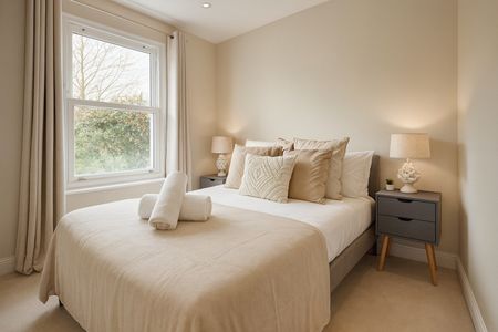 5 Bed Flat, St. Dunstans Road, W6 - Photo 4