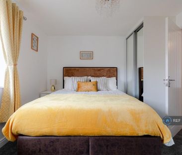 3 bedroom semi-detached house to rent - Photo 2