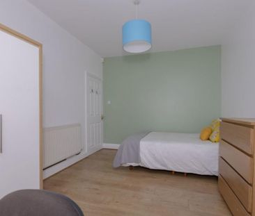 4 bedroom terraced house to rent - Photo 6