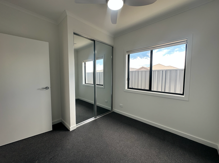 5 Vincira Crescent, Paralowie SA 5108 - House For Rent | Domain - Photo 4