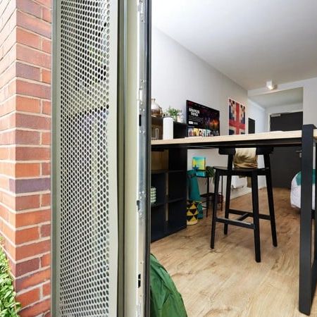 Studio Flat, Vita Student Pebble Mill Studios, B29 - Photo 1