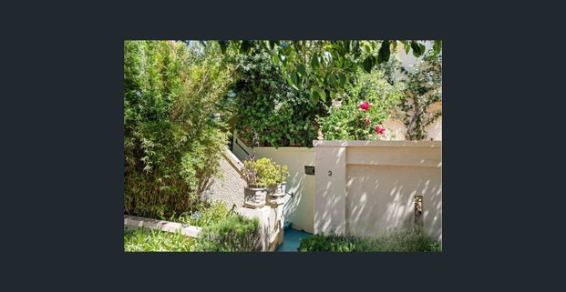 Charming apartment on Broadway - Photo 1