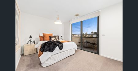 A Contemporary Residence for Effortless Living - Photo 5