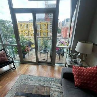 Downtown luxurious Condo near st Lawrence Market - Photo 4