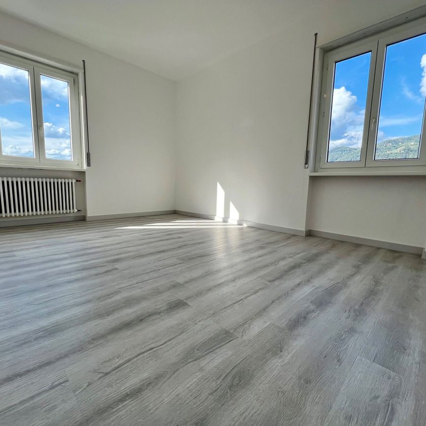 Moderno 3.5 locali completamente ristrutturato a Chiasso - Photo 1