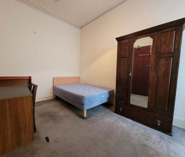 4 bedroom flat to rent - Photo 1