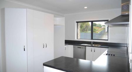 Tidy, Well-Presented Three-Bedroom Home in Waikanae Beach - Photo 2