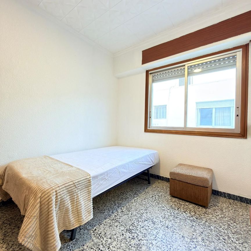 Piso de alquiler en Calle de Manises, San Fernando - Princesa Mercedes - Photo 1