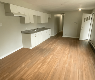 332 Donalda St, Unit 1, Midland, ON - Photo 2