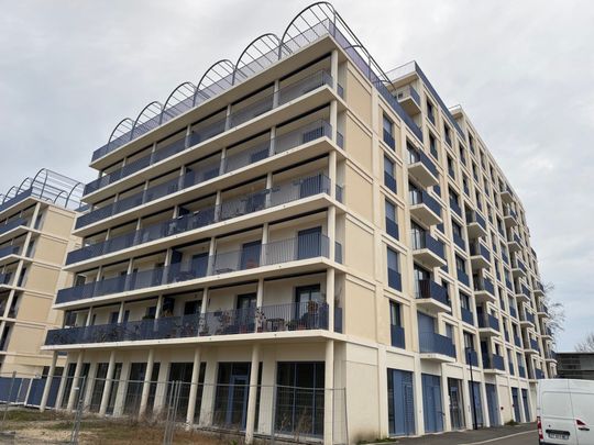 Location Appartement 4 pièces 79m² BORDEAUX 33800 - Photo 1