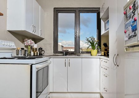 City fringe location - In the heart of Sandringham - Photo 3