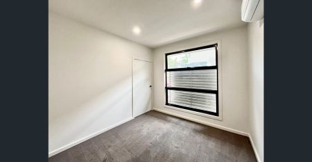 Brand New Townhouse in Doncaster! 3 Bed 2 Bathroom 1 Garage - Photo 4