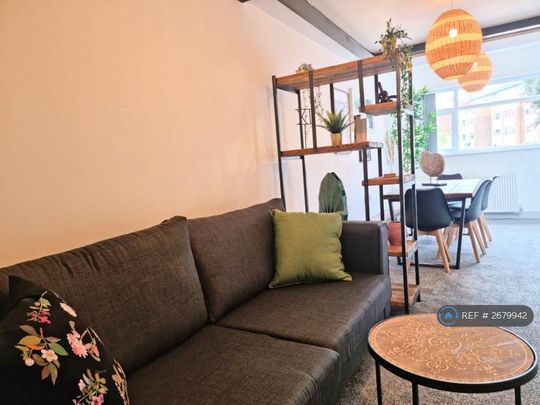 Studio to rent - Photo 1