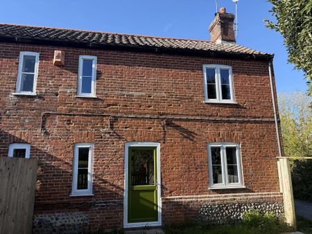 2 Bedroom Semi Detached Rural Cottage. - Photo 5