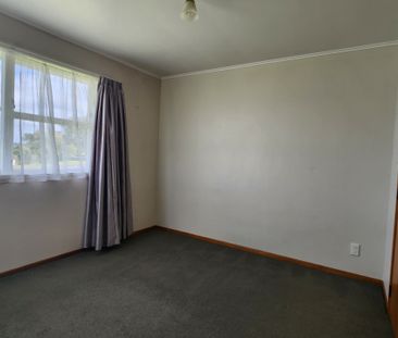 LOCATION LOCATION CLOSE TO MOTORWAY AND SCHOOLS - Photo 2