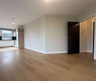 A high specification 1 bedroom apartment set on the first floor. Pa... - Photo 1