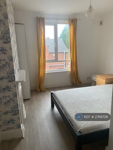 4 bedroom terraced house to rent - Photo 5